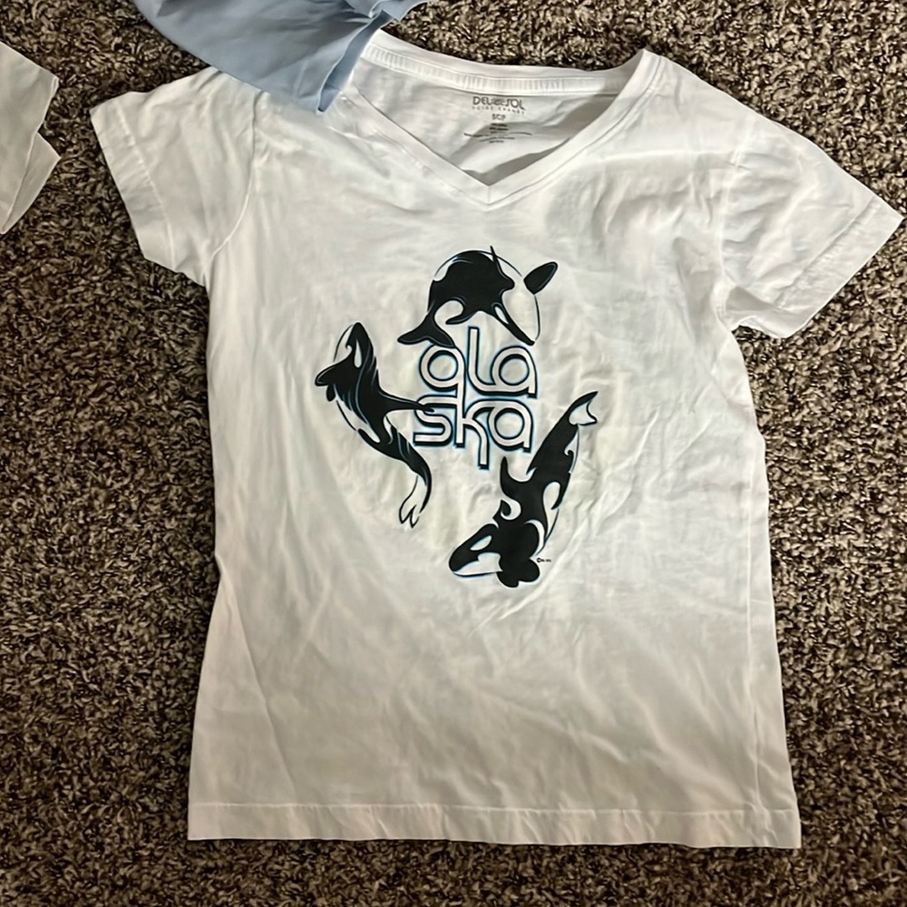 Never worn! It changes color in the sun!